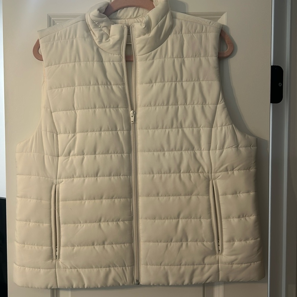 LOFT Outlet Puffy zip up vest